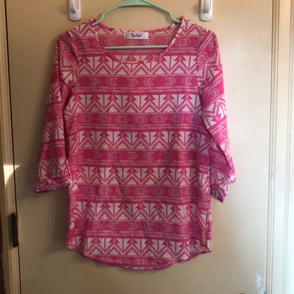 Pink/white geometric patterned blouse